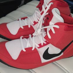 NIKE WRESTLING SHOES 10.5 (BRAND NEW)