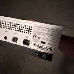 Xbox  One With 2 Controllers And Charging Station