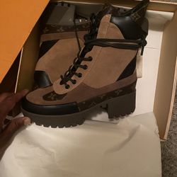 Louis Vuitton Laureate Desert Boots Size 40