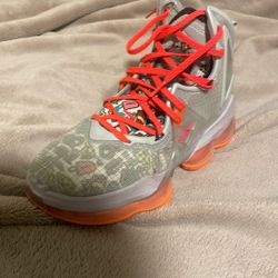 Lebrons 19 Basketball Shoes 