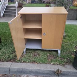Dress/cabinet