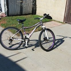 Girls 26 Inch Bike Good  Condition  Aluminum  Frame With Dis  Brakes 