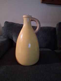 Vase yellow
