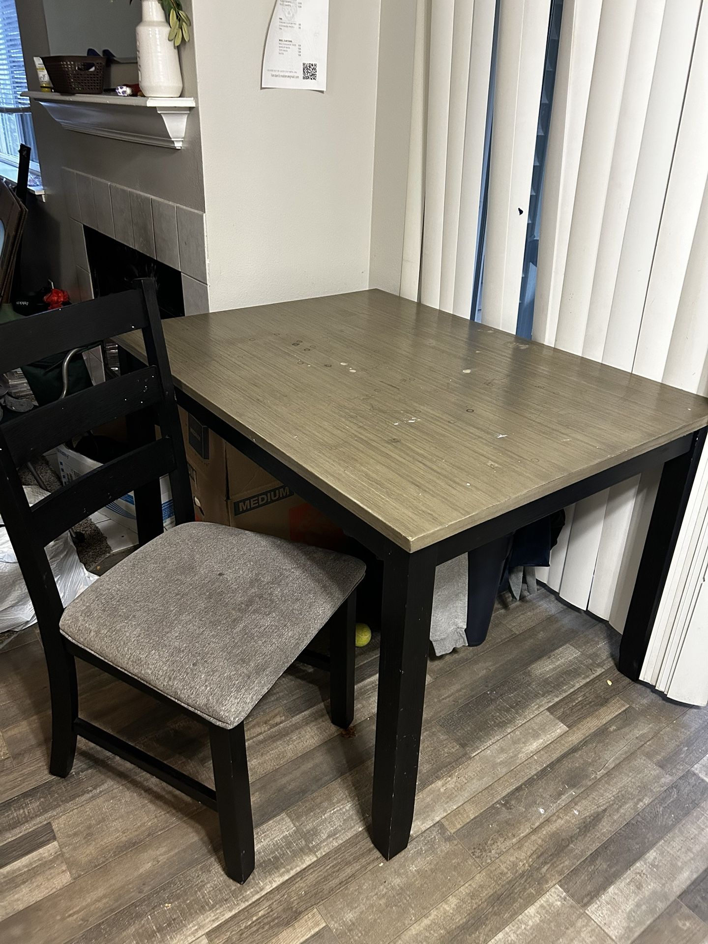 Kitchen Table/ 4 Chairs 