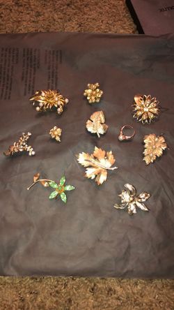 Vintage Brooch and Pearl ring lot.