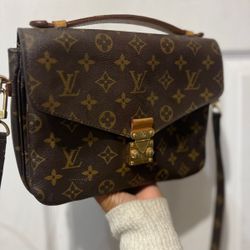 Authentic Louis Vuitton Pochette Métis Bag 