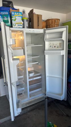 Refrigerator $10! Pick up now !