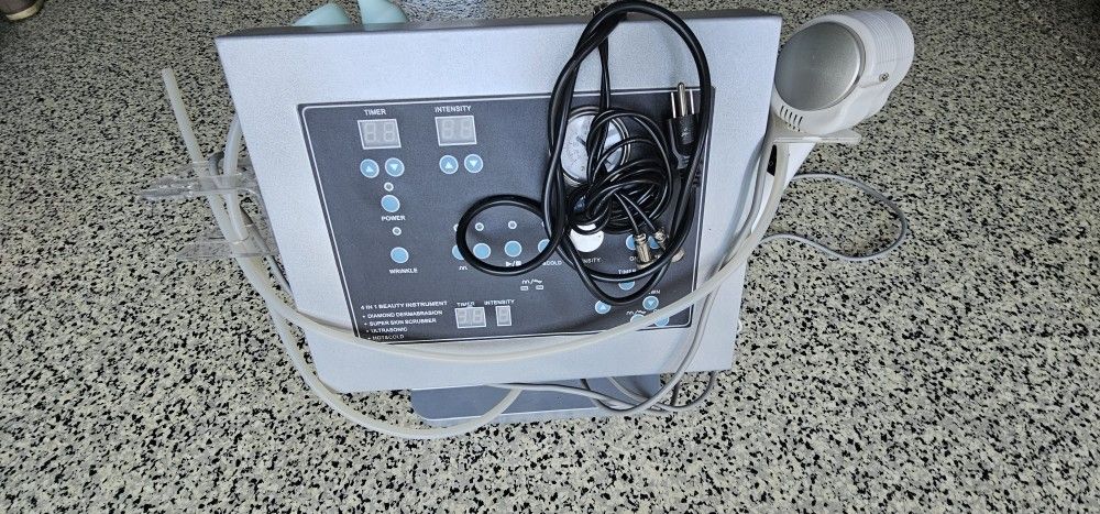 4 IN 1 BEAUTY INSTRUMENT
TIMER
INTENSIT
DIAMOND DERMABRASION
SUPER SKIN SCRUBBER
ULTRASONIC
HOT&COLD