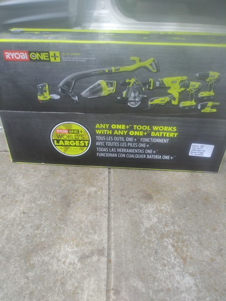 Brand new in box 18v 9 piece combo kit