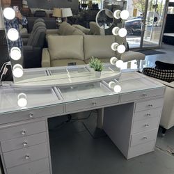 Glam Impression V. A. N. I. T. Y Available With Mirrors