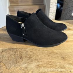 New in Box- Women’s Dr. Scholl’s Suede Ankle Boots Black Size 7.5 