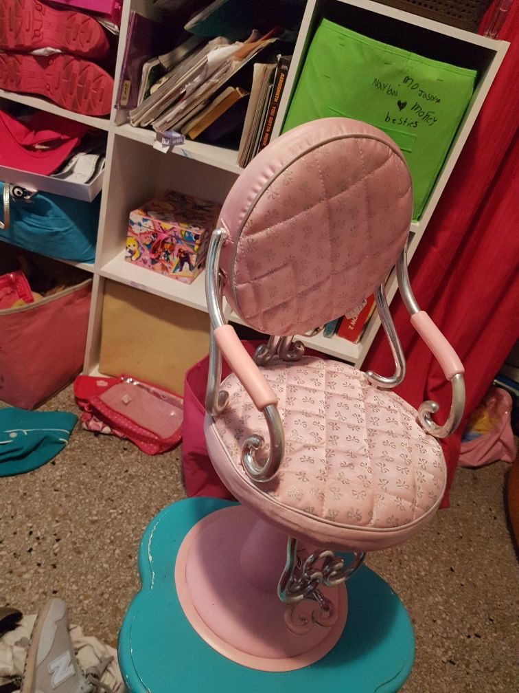 Doll salon chair