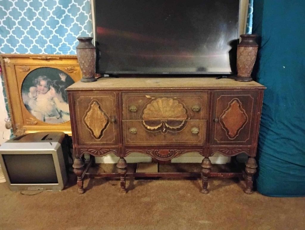 Antique Cabinetbuffet , dating back to the early to mid-20th century