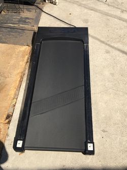 I'm selling an electric treadmill.