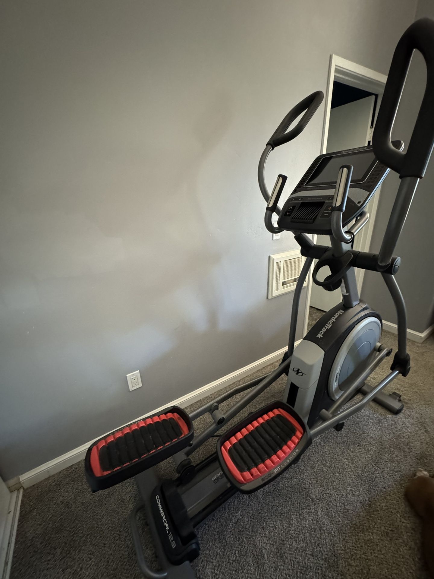 NordicTrack Commercial 12.9 Elliptical, Black/Gray, Lightly Used, Model #NTEL712