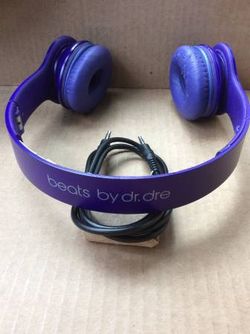 BEATS BY DR DRE not wireless . FIRM PRICE