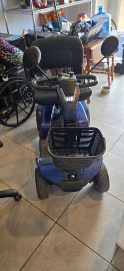 Celebrity X mobility scooter