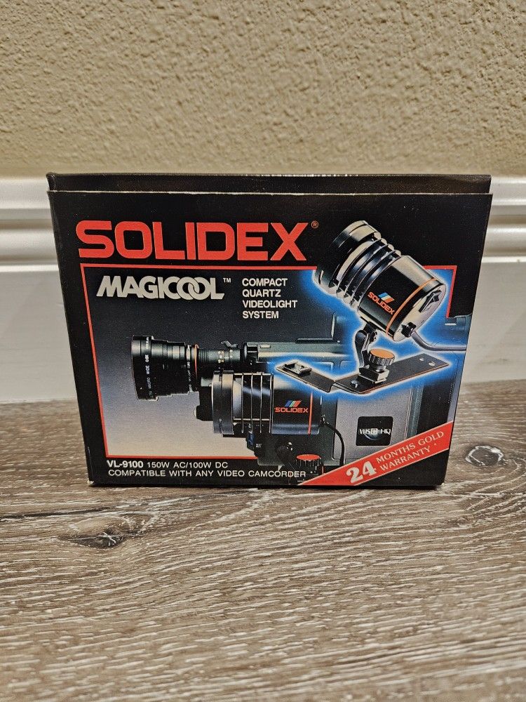Solidex Magicool Model
VL-9100 Camcorder Light