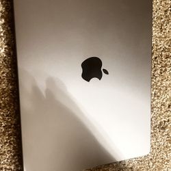 Mac Book Pro M3 512GB