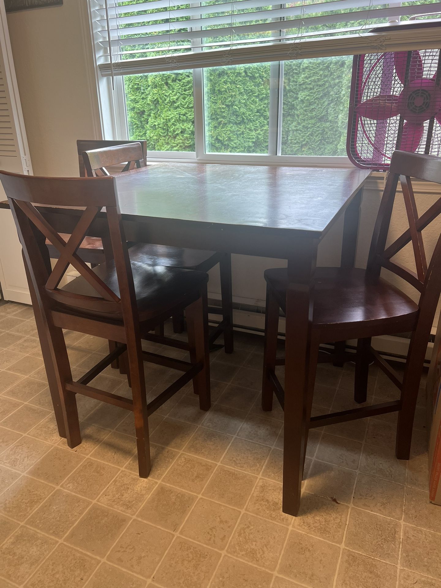 Bar Table And Chairs 