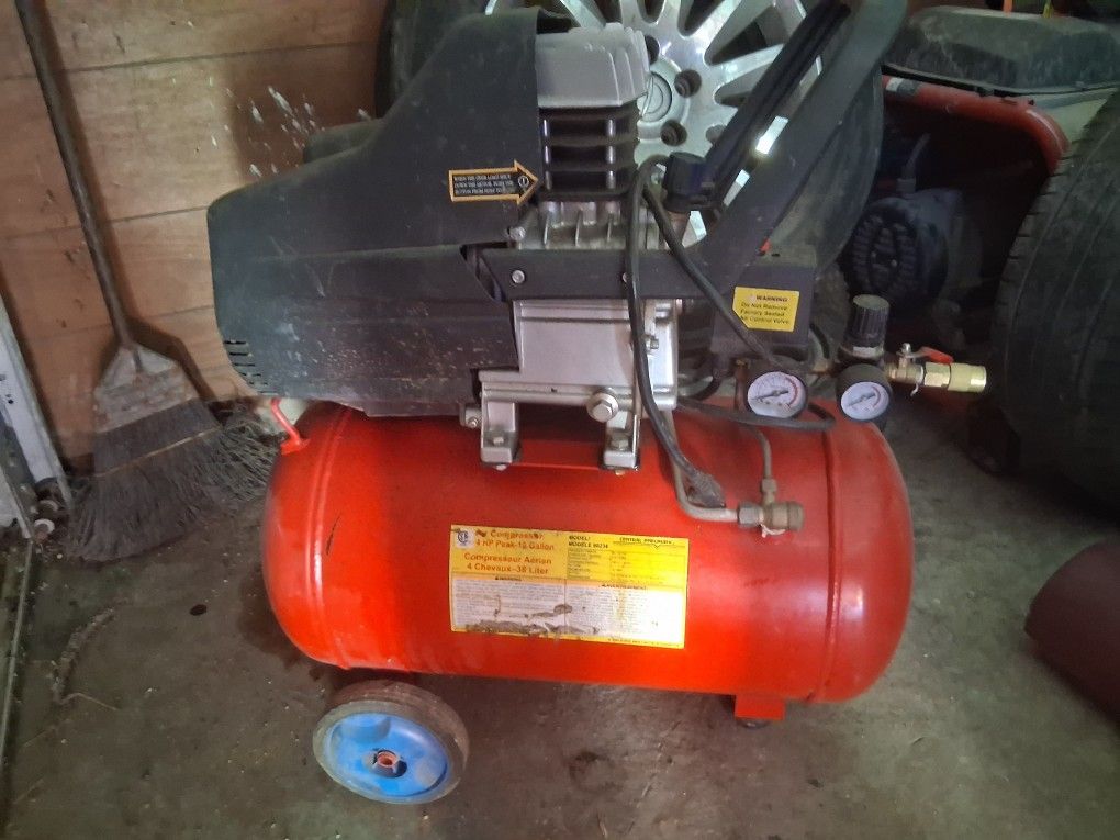Central Pneumatic 10 Gallon/ 4HP Air Compressor
