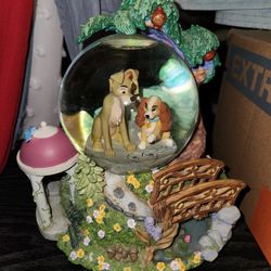 Disney Lady And The Tramp Globe