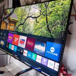 50" Samsung smart tv crystal 4k great condition comes with wall mount set.  Great Quality Pic No Scr