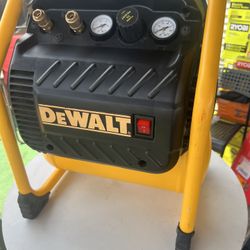 DEWALT 2.5 Gal. Portable Electric Heavy Duty 200 PSI Quiet Air Compressor