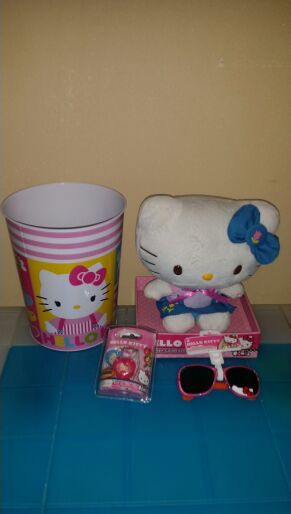 Hello kitty 4pc