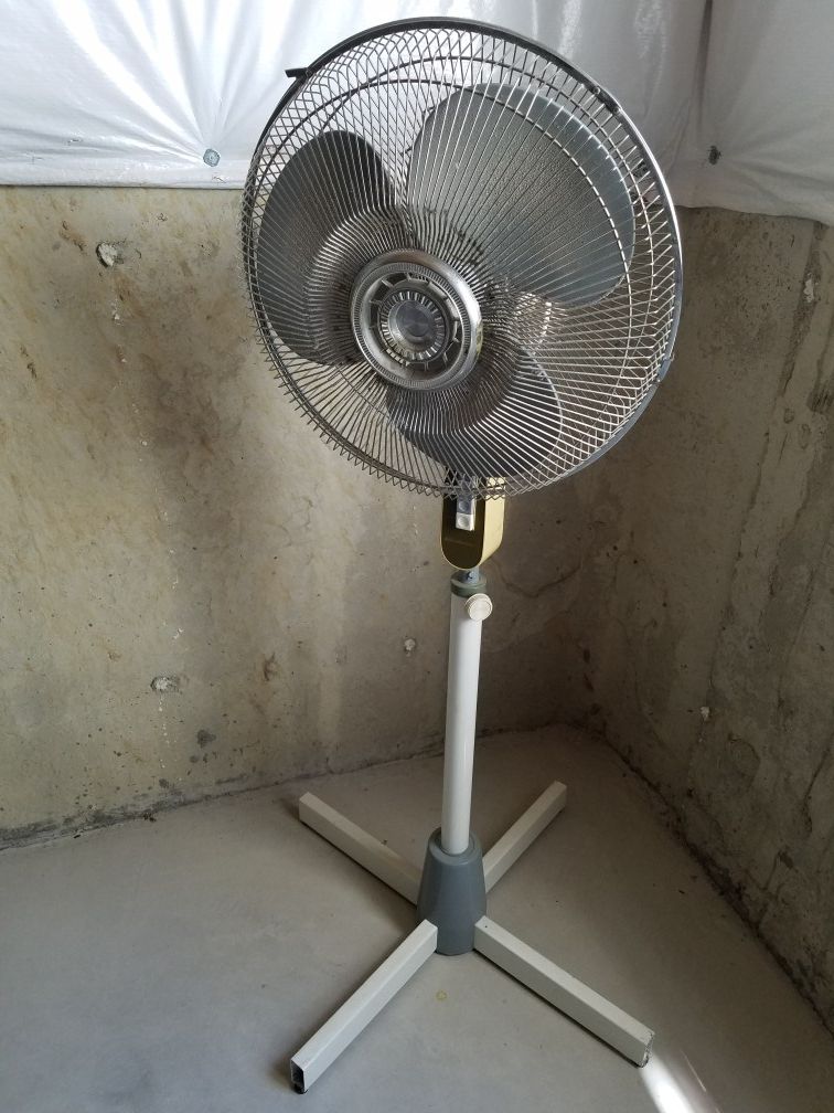 Windmere 3 speed standing fan