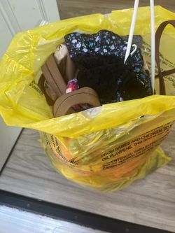 Free / Gratis 2 bags of brand new and used clothes