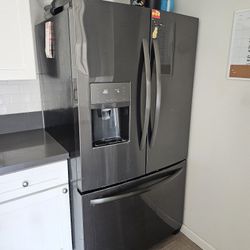 Frigidaire Refrigerator 