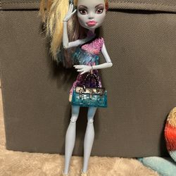 Monster High Scaris City of Frights Abbey