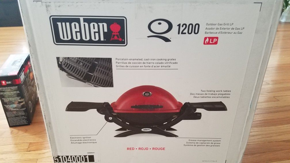 Weber 1200 BBQ grill, stand and bluetooth thermometer