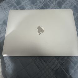 Apple MacBook Air (M1, 2020) – Excellent Condition