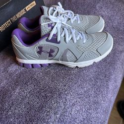 Women’s Under Armor size 8