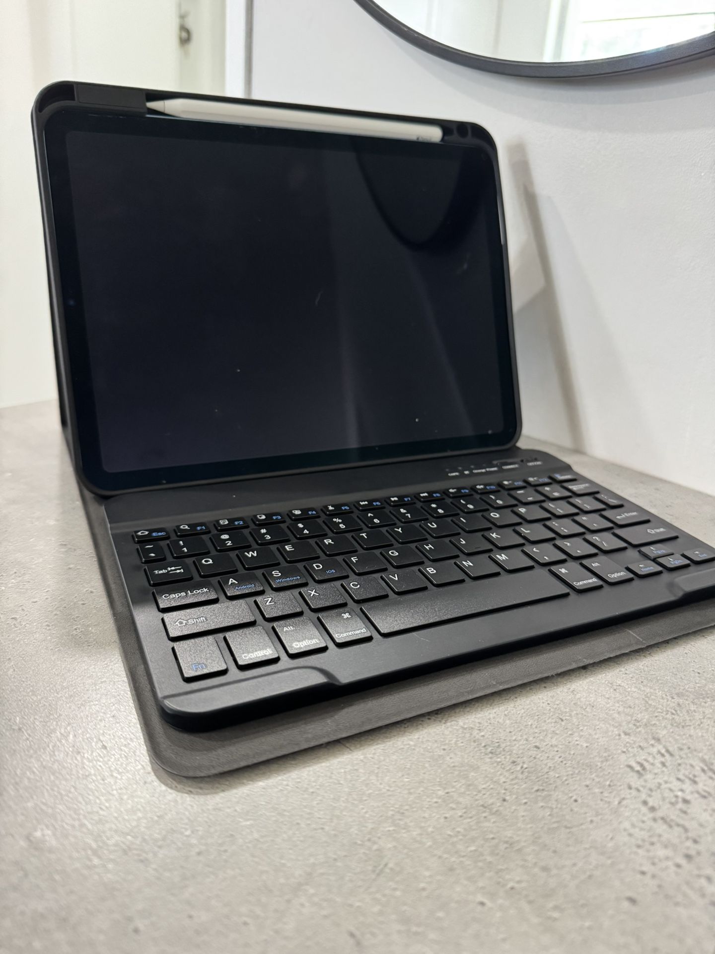 Apple IPad Air 5th Gen WITH Apple Pencil And Keyboard Case