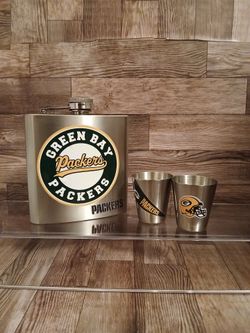 GREENBAY PACKERS FLASK SET