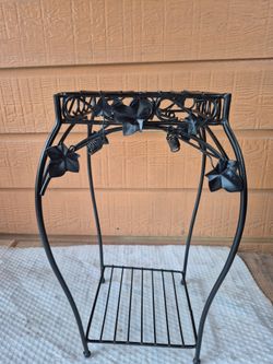 Black Wrought Iron Plant Stand with Leaf Detail