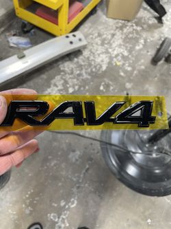 16-18 TOYOTA RAV4 REAR LIFTGATE EMBLEM