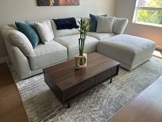 Sectional Couch (Reversible Chaise)