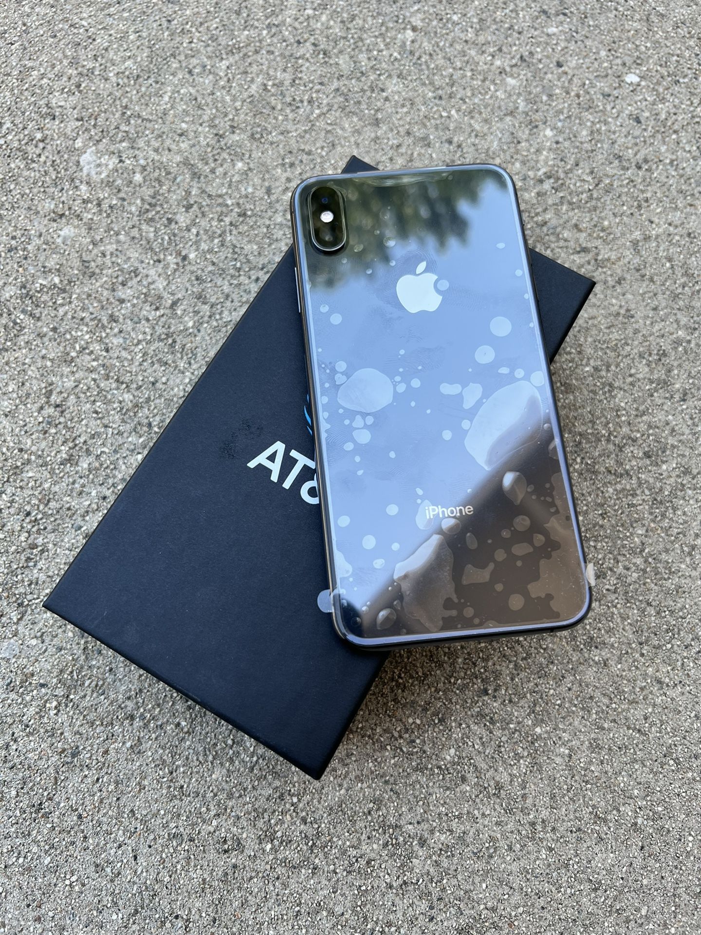 Iphone Xs Max 512GB Space Gray, in Excellent conditions, phone is 