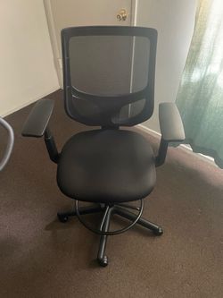 Black Mesh Office Chair with Armrests