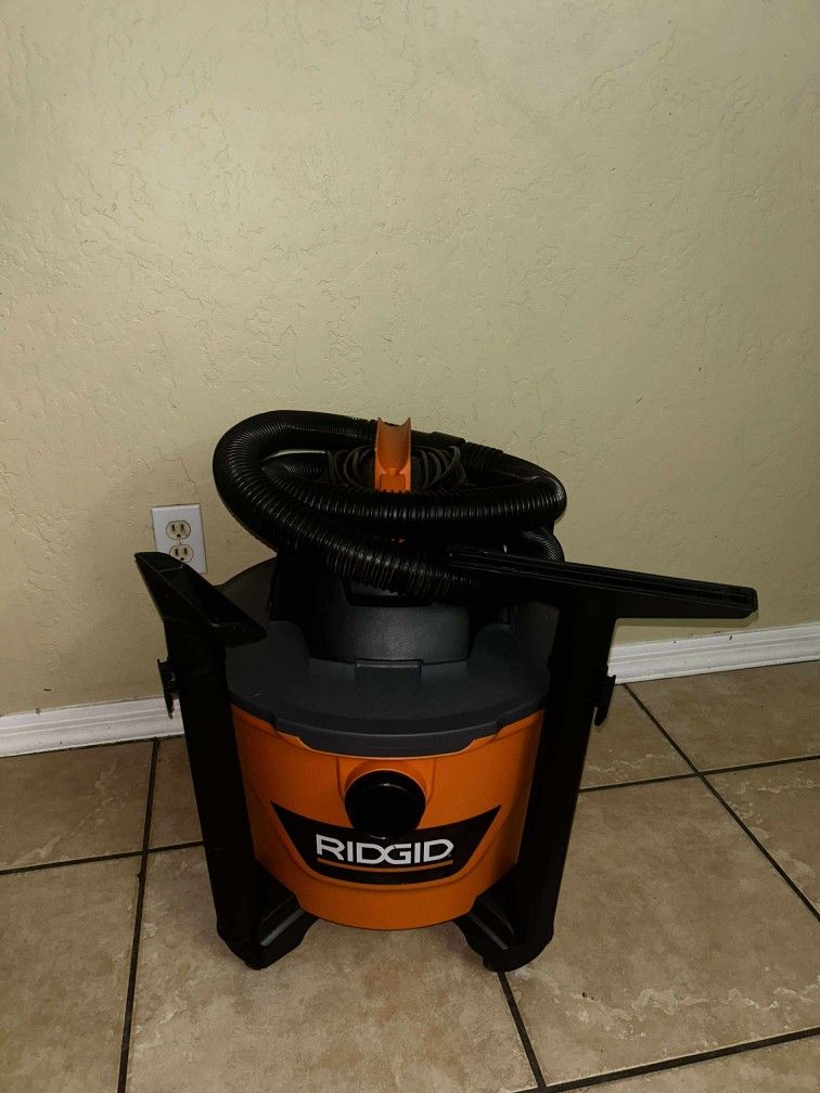 Ridgid 9 Gallon 4.25HP Wet/dry Vacuum **$45 Firm