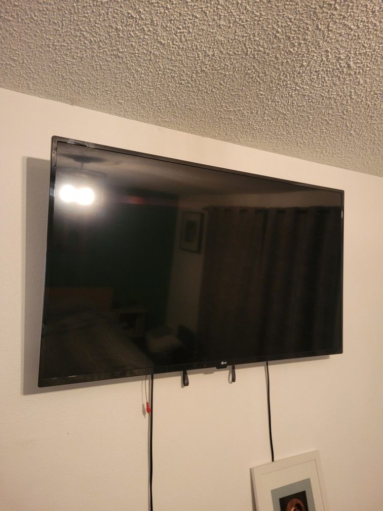 LG LED SMART TV 4K- $200