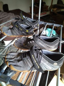 Vibram five fingers Golds Gym size mens 11-11.5
