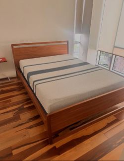 Queen mattress with modern wood frame