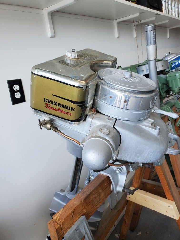 Photo Old Evinrude Motor