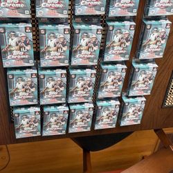 19x 2025 Topps Chrome NFL Hanger Boxes Sealed 