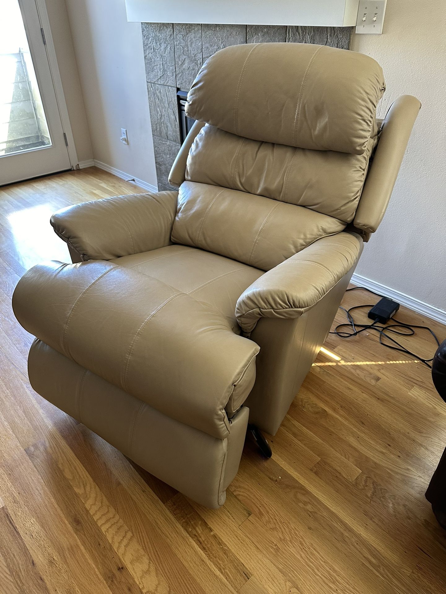 La-Z-Boy Electric Recliner (barely used!)